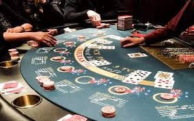 Pemain Teen Patti di meja live dealer